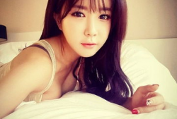 韩国美女主播许允美