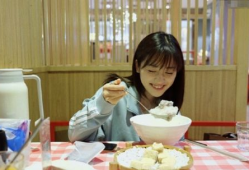 沈月生活照片,沈月生活照中的青春风采